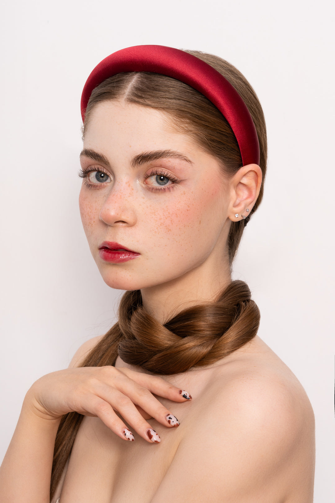 Penelope gepolsterter Satin-Haarreif in Schwarz