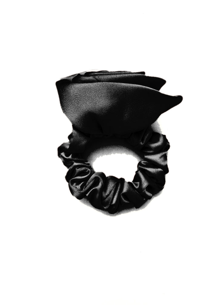 Beige rose-shaped satin scrunchie, Luvertta